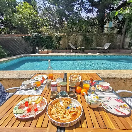 Rougetomette Bed & Breakfast 4*