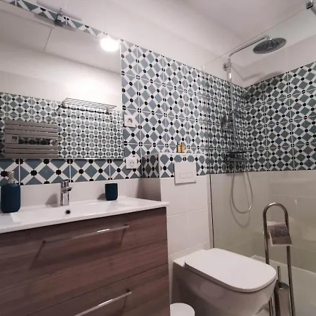 Rougetomette 4* Nîmes